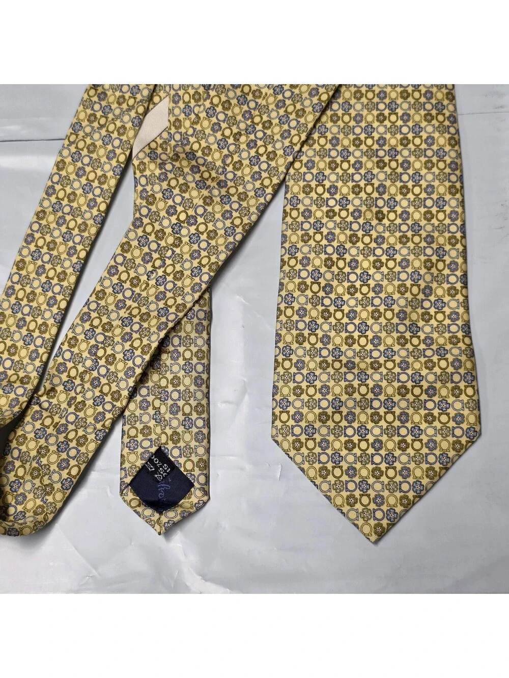 Salvatore Ferragamo grade good